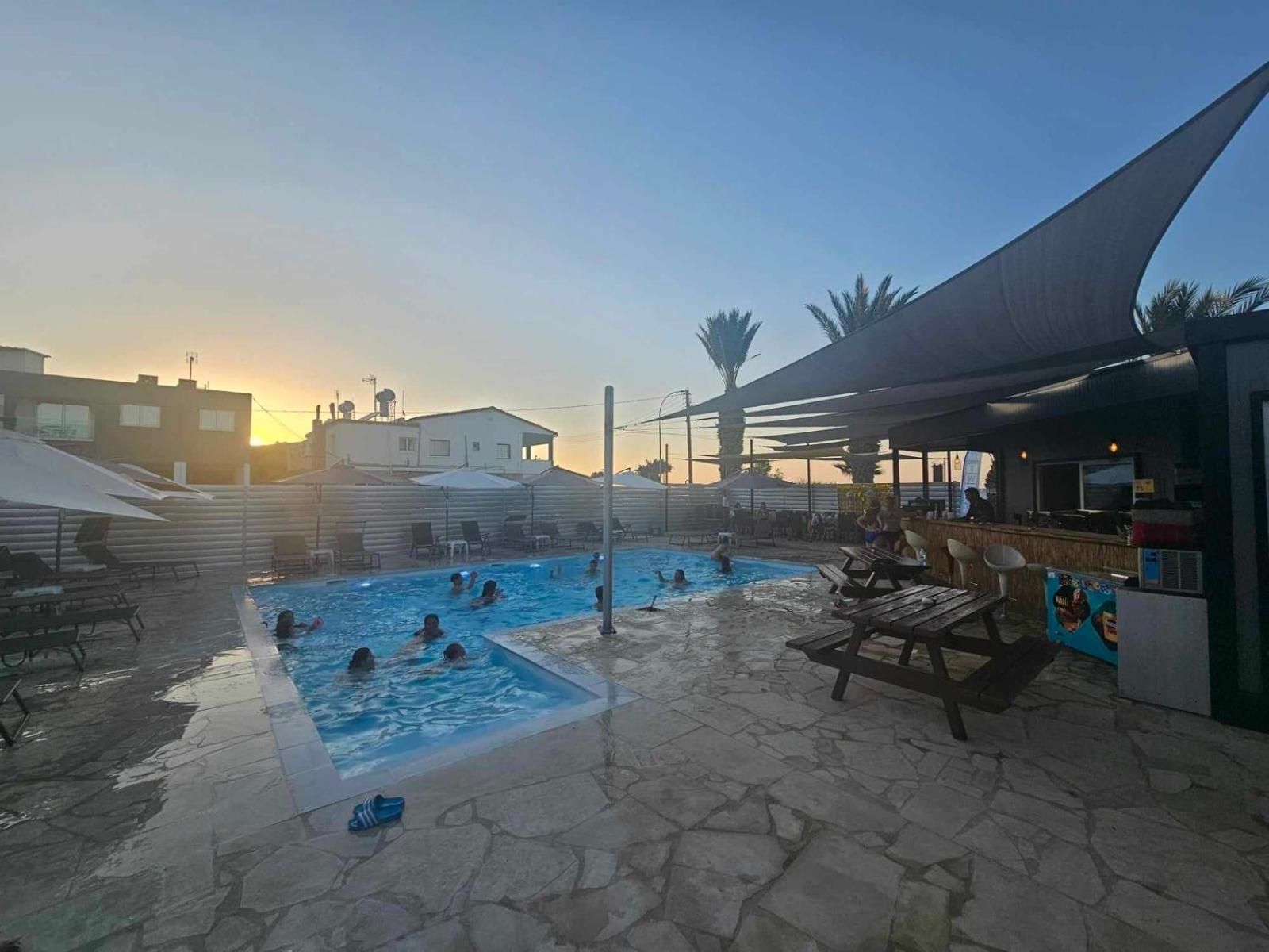 Twins Apartments Като Пиргос Екстериор снимка