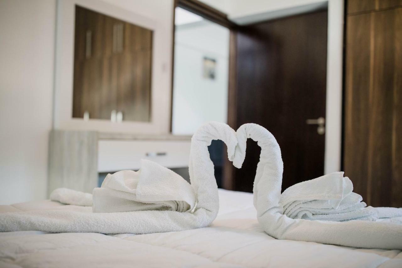 Twins Apartments Като Пиргос Екстериор снимка