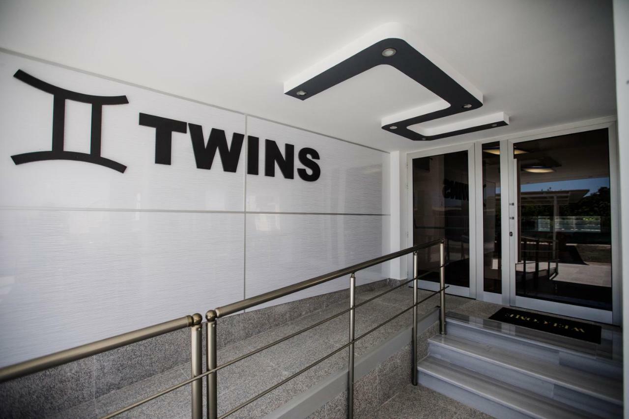 Twins Apartments Като Пиргос Екстериор снимка