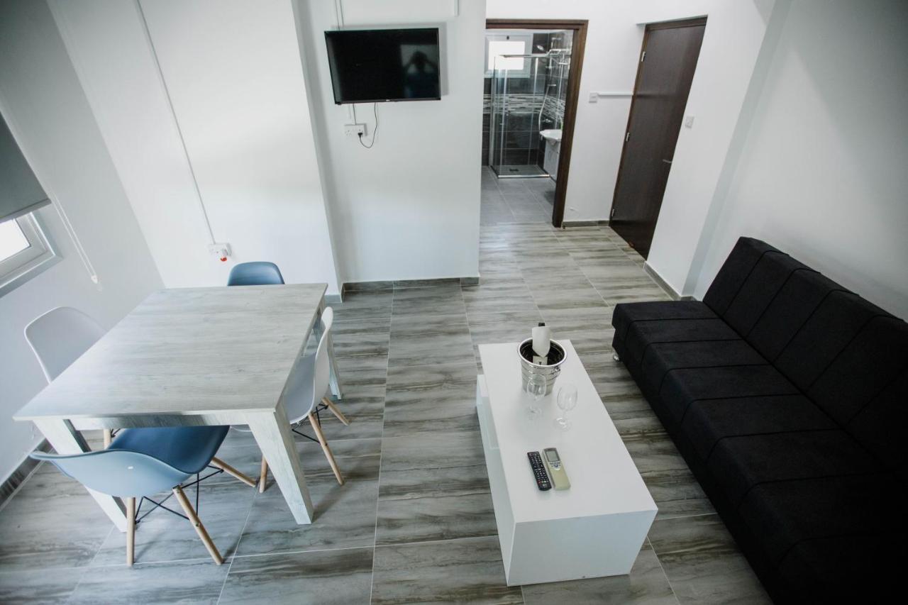 Twins Apartments Като Пиргос Екстериор снимка